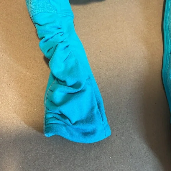 Girl’s Ivivva pull over sweatshirt size 12
Made by Lululemon - Picture 3 of 6